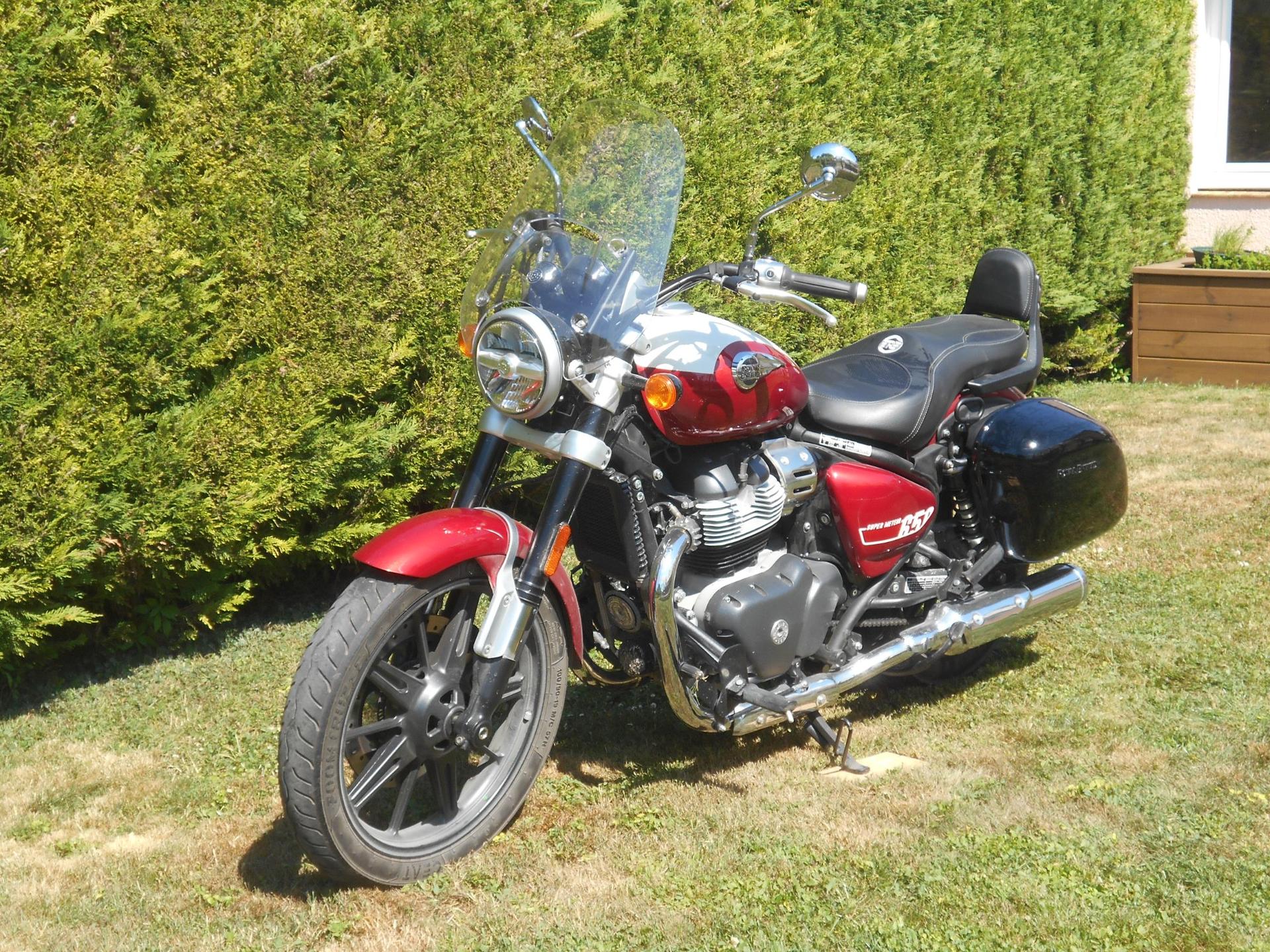 ROYAL ENFIELD SUPER METEOR 650 — photo 1 sur 2